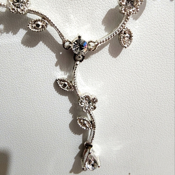 Vintage Avon Lariat Necklace - Picture 3 of 7